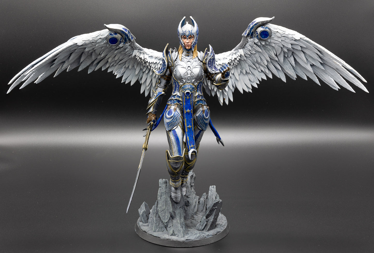 Resplendent Paladin