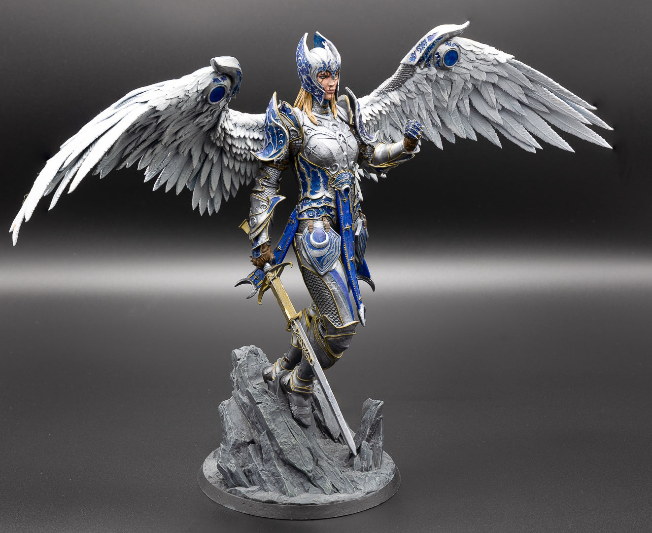 Resplendent Paladin
