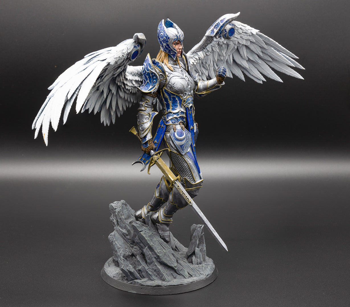 Resplendent Paladin